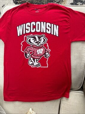 Wisconsin Bucky Badger Graphic Tee - Red M